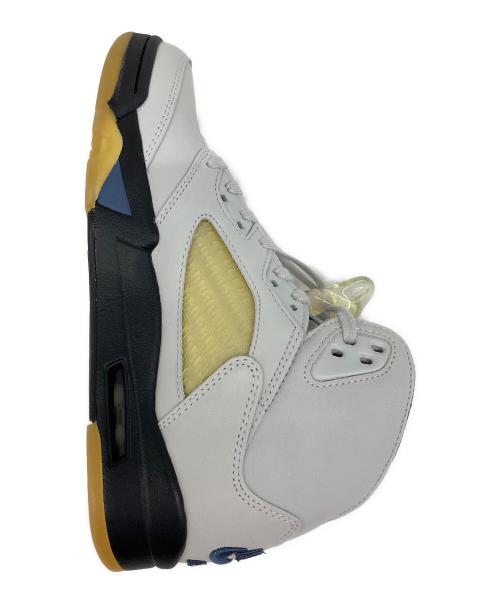 NIKE（ナイキ）NIKE (ナイキ) WMNS AIR JORDAN 5 RETRO SP PHOTON DUST/BLACK サイズ:26.5 未使用品の古着・服飾アイテム