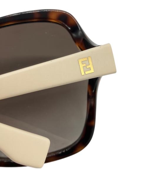 FENDI（フェンディ）FENDI (フェンディ) サングラス ホワイト×ブラウンの古着・服飾アイテム