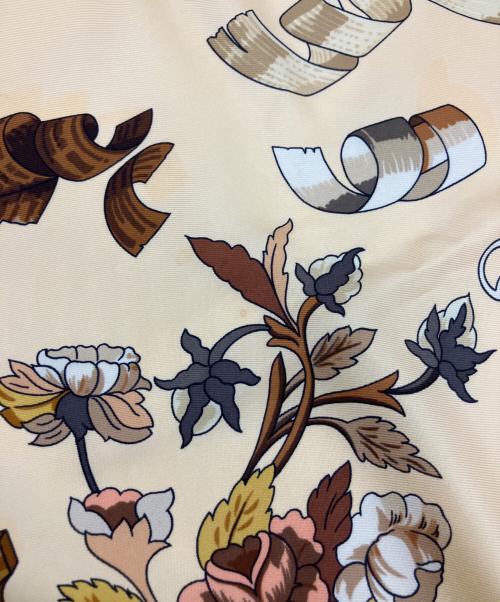 HERMES（エルメス）HERMES (エルメス) シルクスカーフ ベージュ×レッドの古着・服飾アイテム