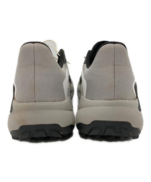 SALOMON（サロモン）SALOMON (サロモン) ランニングシューズ グレー サイズ:26cmの古着・服飾アイテム