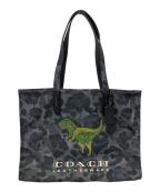 COACHコーチ）の古着「トート・カモ プリント アンド レキシー」｜ブラック
