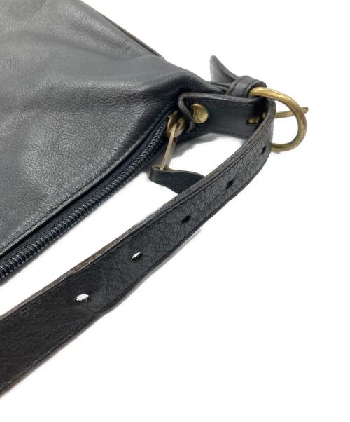 IL BISONTE（イル ビゾンテ）IL BISONTE (イル ビゾンテ) レザーショルダーバッグ ブラックの古着・服飾アイテム