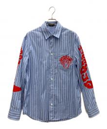 VERSACE（ヴェルサーチェ）の古着「メデューサミュージックストライプロゴ長袖シャツ」｜スカイブルー