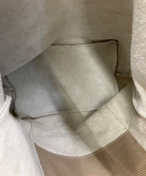 AULENTTI（オウレンティ）AULENTTI (オウレンティ) ショルダーバッグ ベージュの古着・服飾アイテム