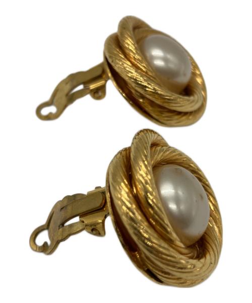 CHANEL（シャネル）CHANEL (シャネル) イヤリング ゴールド×ホワイトの古着・服飾アイテム