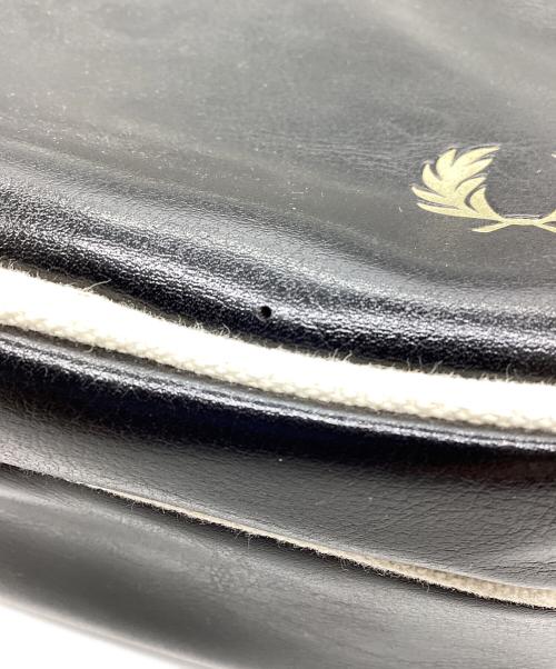 FRED PERRY（フレッドペリー）FRED PERRY (フレッドペリー) PU SHOULDER TOTE BAG ブラック×ホワイトの古着・服飾アイテム