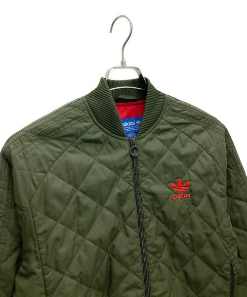 adidas Originals（アディダスオリジナル）adidas originals (アディダスオリジナル) キルティングジャケット カーキ×レッド サイズ:Mの古着・服飾アイテム