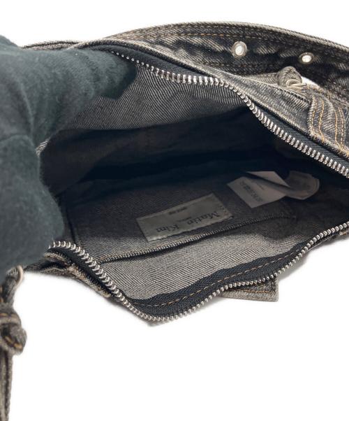 Matin Kim（マーティン・キム）Matin Kim (マーティン・キム) WASHED DENIM MINI HOBO BAG ブラックデニムの古着・服飾アイテム