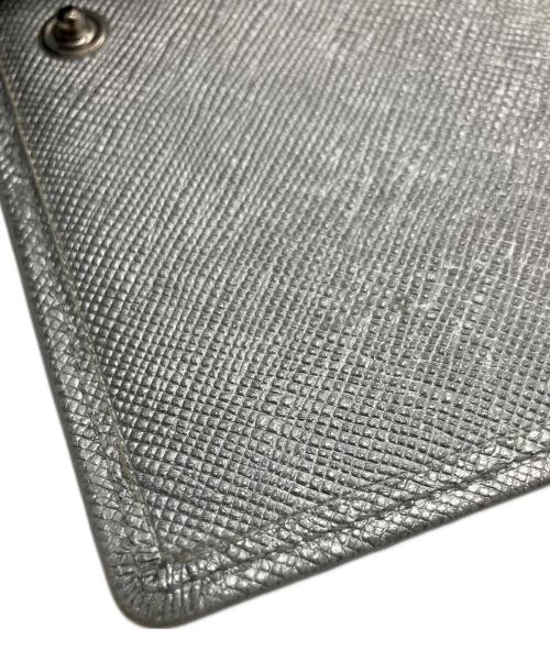 BURBERRY（バーバリー）BURBERRY (バーバリー) 3つ折り財布 シルバーの古着・服飾アイテム