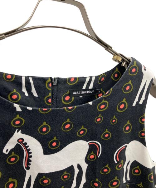 marimekko（マリメッコ）marimekko (マリメッコ) ノースリーブ・キャミソールワンピース ブラック×ホワイト サイズ:38の古着・服飾アイテム