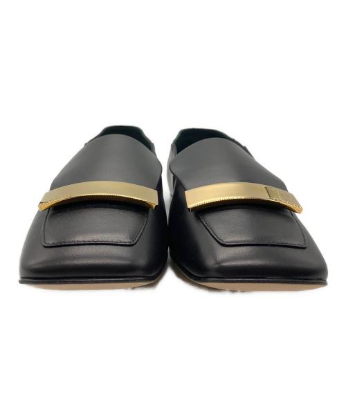 sergio rossi（セルジオロッシ）sergio rossi (セルジオロッシ) メタルプレートロゴレザースクエアトゥフラットシューズ ブラック サイズ:38の古着・服飾アイテム