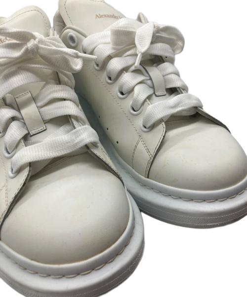 ALEXANDER McQUEEN（アレキサンダーマックイーン）ALEXANDER McQUEEN (アレキサンダーマックイーン) OVERSIZED SNEAKER ホワイト サイズ:41.5の古着・服飾アイテム