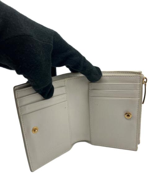 BOTTEGA VENETA（ボッテガベネタ）BOTTEGA VENETA (ボッテガベネタ) 2つ折り財布 ホワイトの古着・服飾アイテム