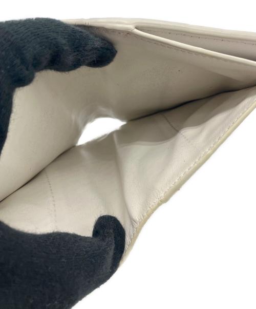 BOTTEGA VENETA（ボッテガベネタ）BOTTEGA VENETA (ボッテガベネタ) 2つ折り財布 ホワイトの古着・服飾アイテム