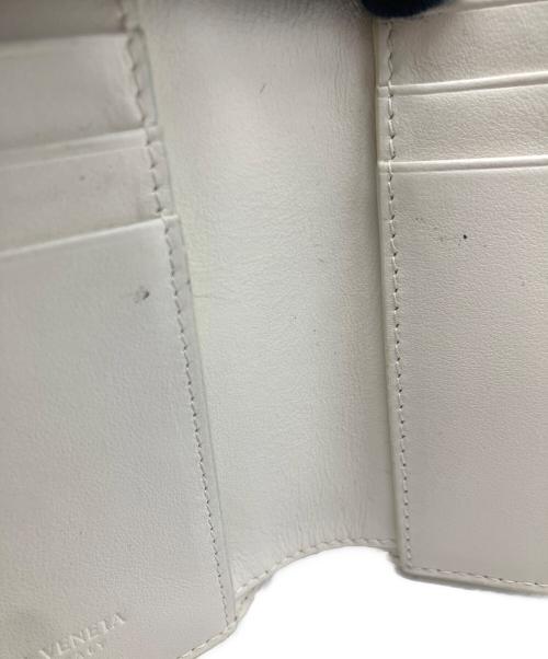 BOTTEGA VENETA（ボッテガベネタ）BOTTEGA VENETA (ボッテガベネタ) 2つ折り財布 ホワイトの古着・服飾アイテム