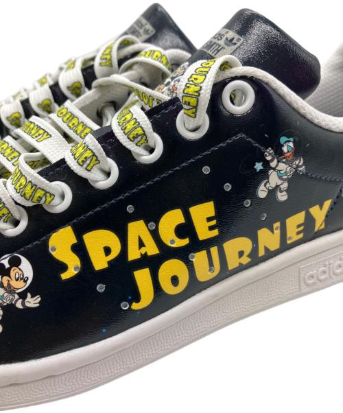 adidas（アディダス）adidas (アディダス) STAN SMITH DISNEY ネイビー/シルバーメタリック/フットウェアホワイト ブラック×ホワイト サイズ:23.5 未使用品の古着・服飾アイテム