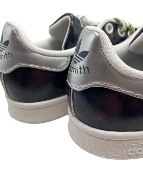 adidas（アディダス）adidas (アディダス) STAN SMITH DISNEY ネイビー/シルバーメタリック/フットウェアホワイト ブラック×ホワイト サイズ:23.5 未使用品の古着・服飾アイテム