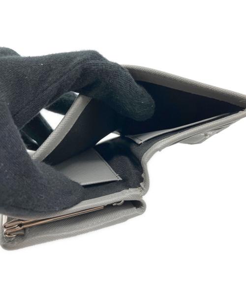 Vivienne Westwood（ヴィヴィアンウエストウッド）Vivienne Westwood (ヴィヴィアンウエストウッド) 2つ折り財布 グレーの古着・服飾アイテム