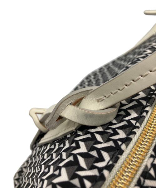 ROBERTA PIERI（ロベルタピエリ）ROBERTA PIERI (ロベルタピエリ) 2WAYショルダーバッグ ホワイト×ブラックの古着・服飾アイテム