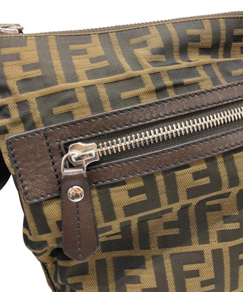 FENDI（フェンディ）FENDI (フェンディ) ショルダーバッグ ブラウンの古着・服飾アイテム