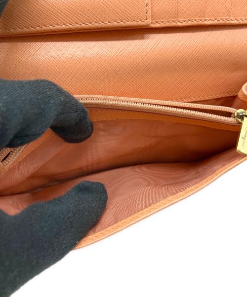 Salvatore Ferragamo（サルヴァトーレ フェラガモ）Salvatore Ferragamo (サルヴァトーレ フェラガモ) 長財布 オレンジの古着・服飾アイテム