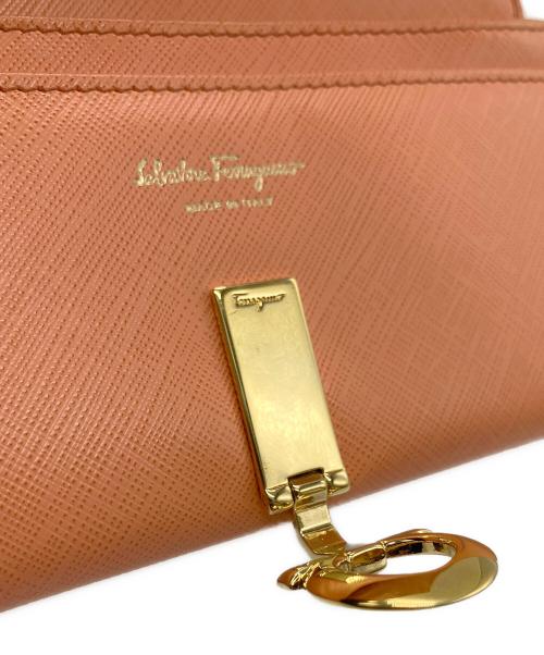 Salvatore Ferragamo（サルヴァトーレ フェラガモ）Salvatore Ferragamo (サルヴァトーレ フェラガモ) 長財布 オレンジの古着・服飾アイテム