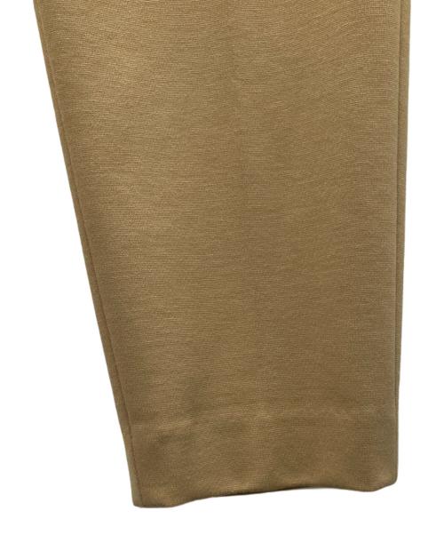 LACOSTE（ラコステ）LACOSTE (ラコステ) センタープレスパンツ ベージュ サイズ:SIZE34 未使用品の古着・服飾アイテム