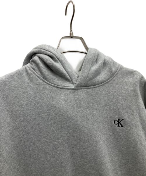 Calvin Klein（カルバンクライン）Calvin Klein (カルバンクライン) ロゴスウェットパーカー ライトグレー サイズ:L/6の古着・服飾アイテム