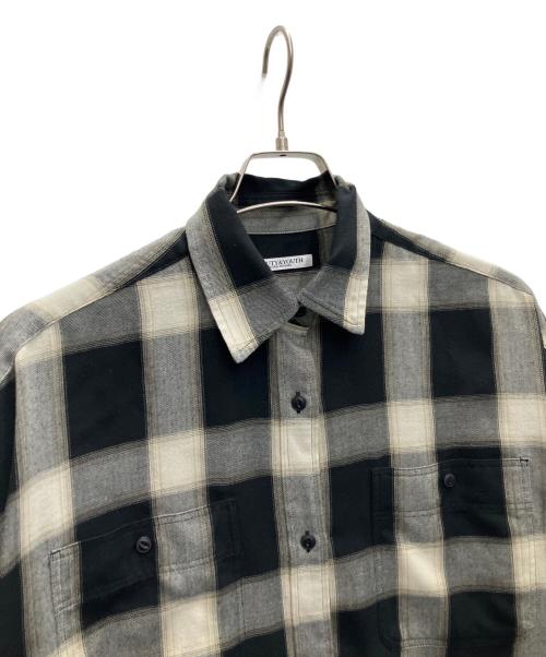 BEAUTY&YOUTH UNITED ARROWS（ビューティーアンドユースユナイテッドアローズ）BEAUTY&YOUTH UNITED ARROWS (ビューティーアンドユースユナイテッドアローズ) 長袖シャツ ブラック×ホワイト サイズ:SIZEFREEの古着・服飾アイテム
