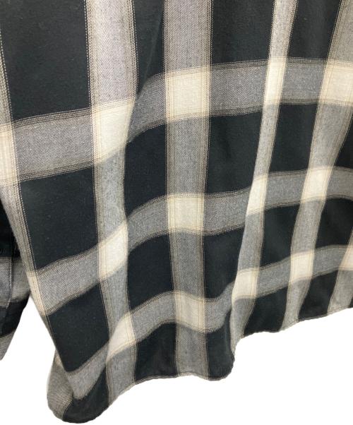 BEAUTY&YOUTH UNITED ARROWS（ビューティーアンドユースユナイテッドアローズ）BEAUTY&YOUTH UNITED ARROWS (ビューティーアンドユースユナイテッドアローズ) 長袖シャツ ブラック×ホワイト サイズ:SIZEFREEの古着・服飾アイテム