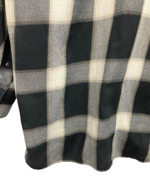 BEAUTY&YOUTH UNITED ARROWS（ビューティーアンドユースユナイテッドアローズ）BEAUTY&YOUTH UNITED ARROWS (ビューティーアンドユースユナイテッドアローズ) 長袖シャツ ブラック×ホワイト サイズ:SIZEFREEの古着・服飾アイテム