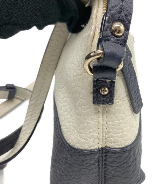 Kate Spade（ケイトスペード）Kate Spade (ケイトスペード) ショルダーポーチ ホワイト×ネイビーの古着・服飾アイテム