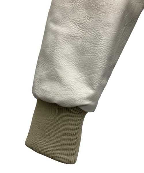 1PIU1UGUALE3 RELAX（ウノピゥウノウグァーレトレ リラックス）1piu1uguale3 relax (ウノピゥウノウグァーレトレ リラックス) ブルゾン ホワイト×ベージュ サイズ:Lの古着・服飾アイテム