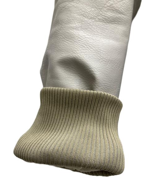 1PIU1UGUALE3 RELAX（ウノピゥウノウグァーレトレ リラックス）1piu1uguale3 relax (ウノピゥウノウグァーレトレ リラックス) ブルゾン ホワイト×ベージュ サイズ:Lの古着・服飾アイテム