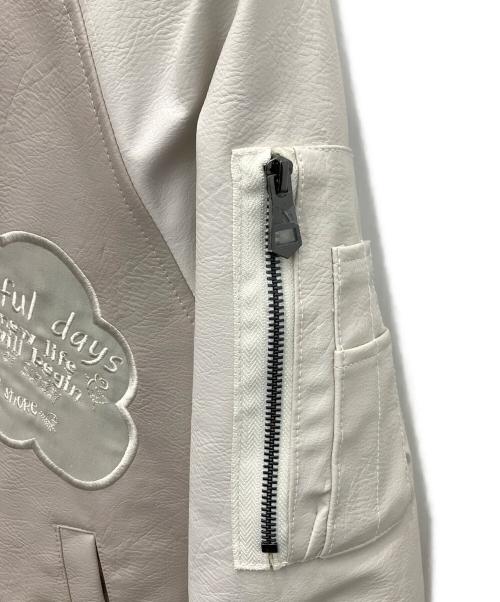 1PIU1UGUALE3 RELAX（ウノピゥウノウグァーレトレ リラックス）1piu1uguale3 relax (ウノピゥウノウグァーレトレ リラックス) ブルゾン ホワイト×ベージュ サイズ:Lの古着・服飾アイテム