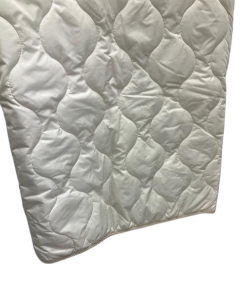 UNIVERSAL OVERALL（ユニバーサルオーバーオール）UNIVERSAL OVERALL (ユニバーサルオーバーオール) キルティングロングベスト アイボリー サイズ:SIZEFREEの古着・服飾アイテム