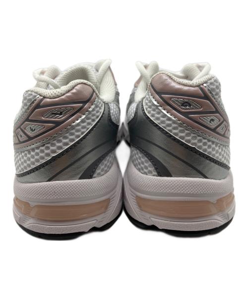 asics（アシックス）asics (アシックス) ローカットスニーカー ホワイト×ピンク サイズ:23の古着・服飾アイテム