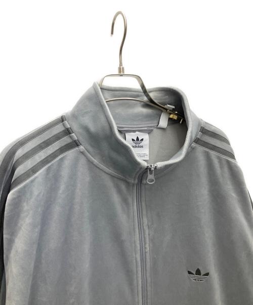 adidas（アディダス）adidas (アディダス) ベロア トラックジャケット ライトグレー サイズ:XLの古着・服飾アイテム