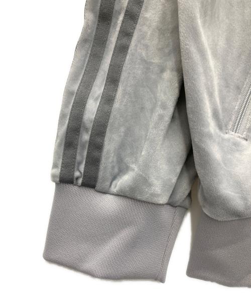 adidas（アディダス）adidas (アディダス) ベロア トラックジャケット ライトグレー サイズ:XLの古着・服飾アイテム