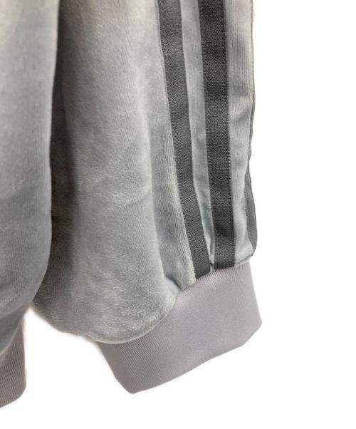 adidas（アディダス）adidas (アディダス) ベロア トラックジャケット ライトグレー サイズ:XLの古着・服飾アイテム