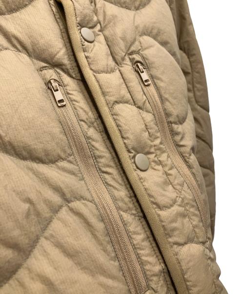 UNIQLO（ユニクロ）UNIQLO (ユニクロ) WHITE MOUNTAINEERING (ホワイトマウンテ二アニング) ダウンジャケット ブラウン サイズ:Lの古着・服飾アイテム