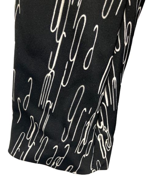 1PIU1UGUALE3 RELAX（ウノピゥウノウグァーレトレ リラックス）1piu1uguale3 relax (ウノピゥウノウグァーレトレ リラックス) 総柄ジャケット ブラック サイズ:XLの古着・服飾アイテム