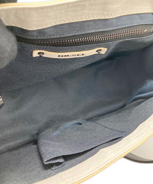 DIESEL（ディーゼル）DIESEL (ディーゼル) 2WAYショルダーバッグ ホワイトの古着・服飾アイテム