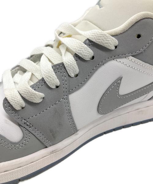NIKE（ナイキ）NIKE (ナイキ) Nike WMNS Air Jordan 1 Low Spruce Aura Sneaker ホワイト×グレー サイズ:27の古着・服飾アイテム