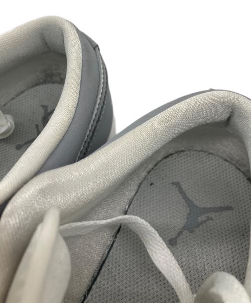 NIKE（ナイキ）NIKE (ナイキ) Nike WMNS Air Jordan 1 Low Spruce Aura Sneaker ホワイト×グレー サイズ:27の古着・服飾アイテム