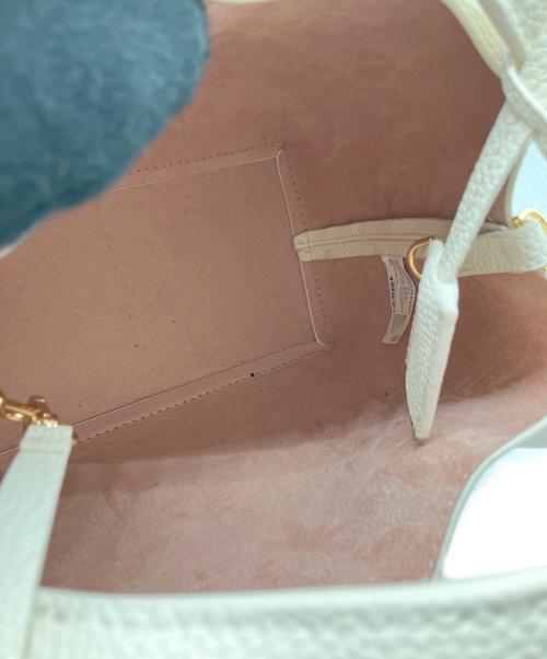 CHARLES & KEITH（チャールズアンドキース）CHARLES & KEITH (チャールズアンドキース) メタリックアクセントバケットバック アイボリーの古着・服飾アイテム