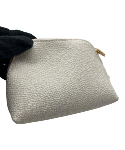 CHARLES & KEITH（チャールズアンドキース）CHARLES & KEITH (チャールズアンドキース) メタリックアクセントバケットバック アイボリーの古着・服飾アイテム