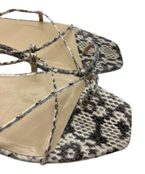 JIMMY CHOO（ジミーチュウ）JIMMY CHOO (ジミーチュウ) サンダル ブラック×ホワイト サイズ:SIZE39の古着・服飾アイテム