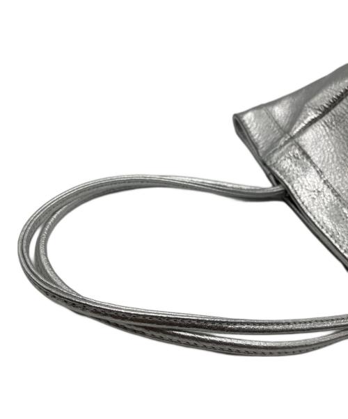 AULENTTI（オウレンティ）AULENTTI (オウレンティ) LONG HANDLE トート シルバーの古着・服飾アイテム