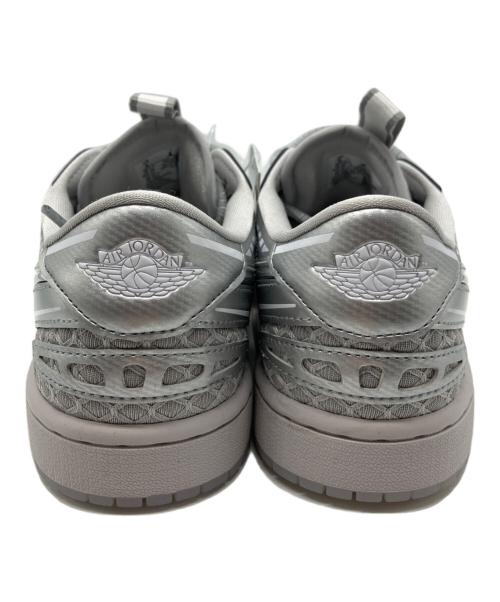 NIKE（ナイキ）NIKE (ナイキ) JORDAN BRAND WMNS AIR JORDAN 1 MM LOW V3 NEUTRAL GREY/METALLIC SILVER-WHITE グレー サイズ:25 未使用品の古着・服飾アイテム